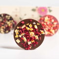 ChocoWheel  Mliečna čokoláda s mangom a malinami - kvetinový vzor (20g)