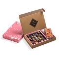 Dárkový box pralinek s tabulkou – květinový vzor (305 g)
