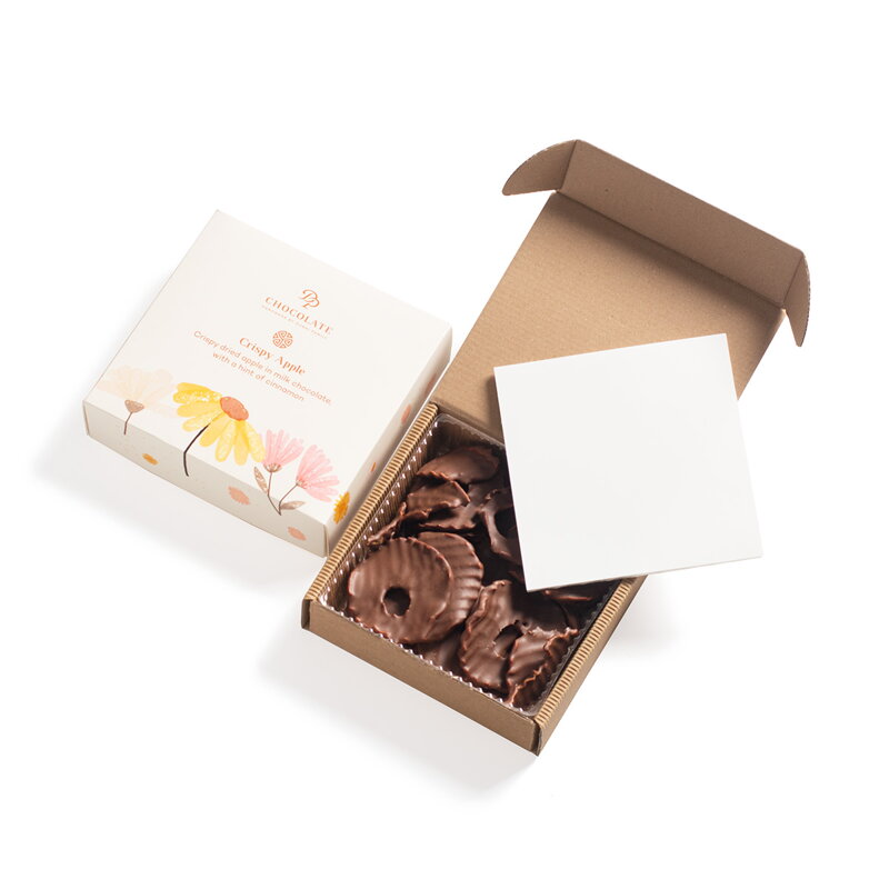 Sušené jablká macerované v škorici v mliečnej čokoláde - kvetinový vzor (130g)