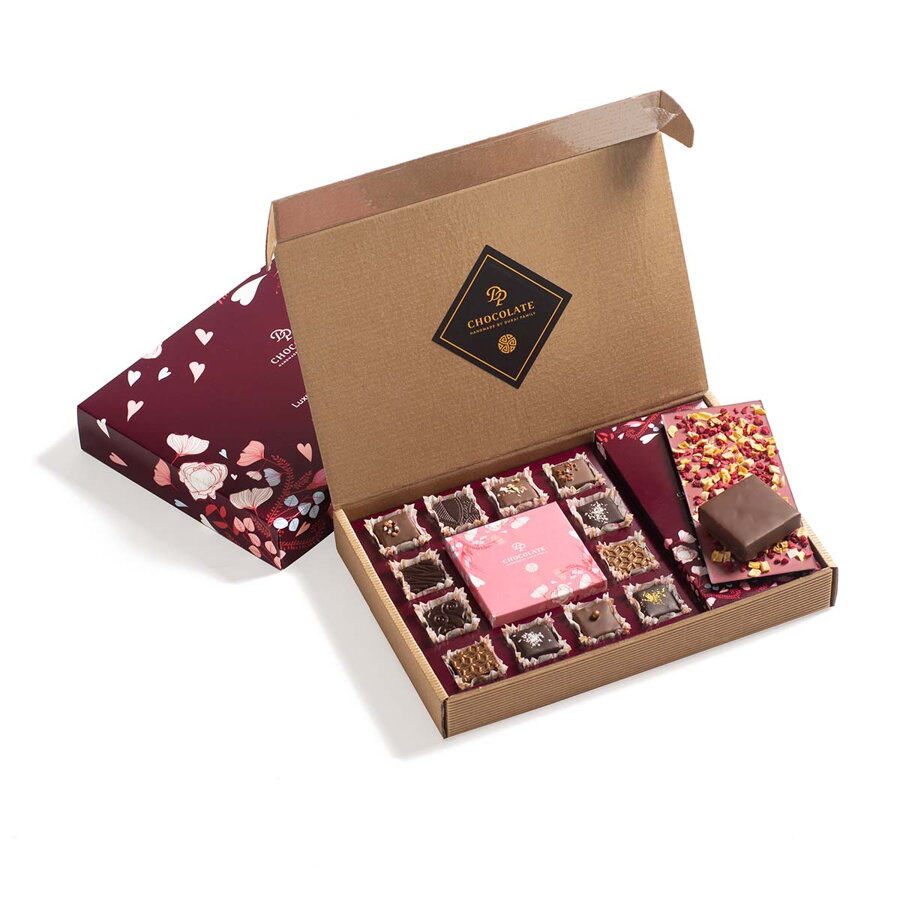 Darčekový box praliniek s tabuľkou čokolády a gianduja blokom - kvetinový vzor (210g)